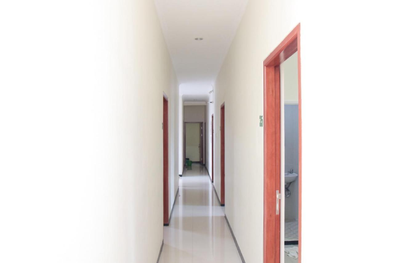 Reddoorz @ Genteng Surabaya Exterior foto