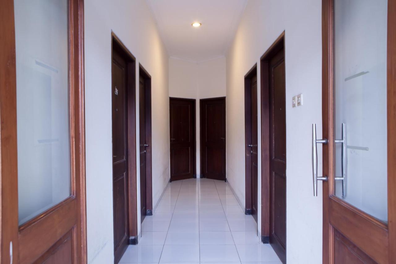 Reddoorz @ Genteng Surabaya Exterior foto
